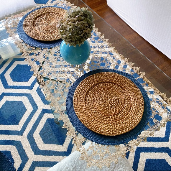 🍽️ VINTAGE TAN HAND MADE CROCHET SMALL TABLE RUNNER! (no accessories) - Picture 1 of 8